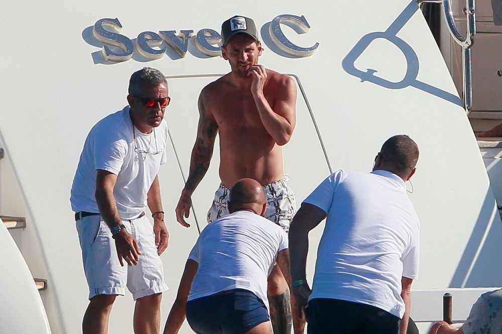 Messi, Suarez si Fabregas si-au dus sotiile pe un yacht in Ibiza. SUPER GALERIE FOTO_18