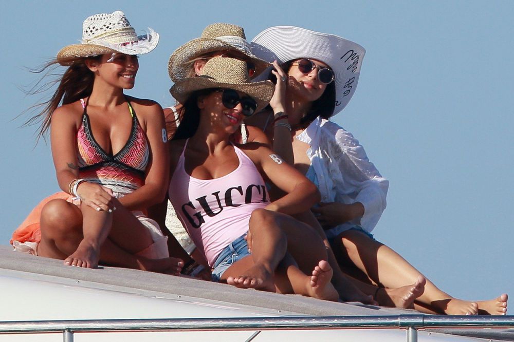 Messi, Suarez si Fabregas si-au dus sotiile pe un yacht in Ibiza. SUPER GALERIE FOTO_10