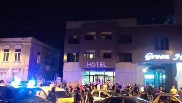 
	CRAIOVA - HONVED 19.15 | 50 de fani maghiari au ajuns la Craiova si au provocat incidente in centrul orasului! Fanii echipei lui Mititelu, acuzati ca au provocat haos
