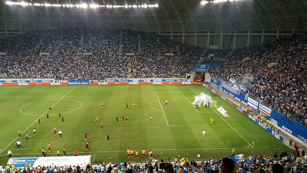 CRAIOVA - HONVED 0-0 (3-1) | Nu s-au invatat minte! Ce au facut suporterii olteni la finalul partidei, dupa ce meciul a fost pe punctul de a fi suspendat_1