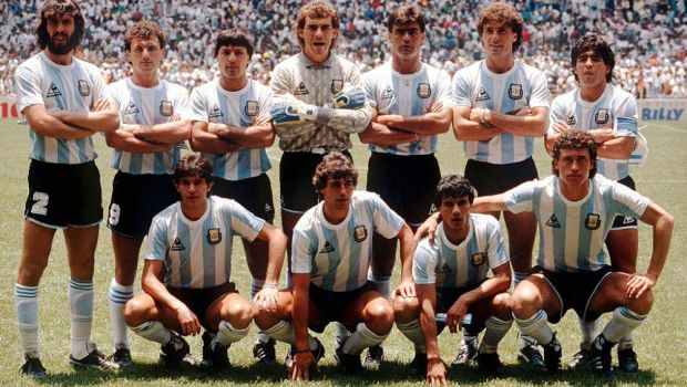 
	A murit unul dintre marii jucatori ai Argentinei care a cucerit titlul mondial in 1986! Coleg cu Maradona, a jucat cu umarul dislocat in finala!

