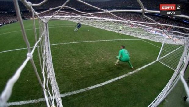 
	Imaginea care a provocat FURIE: Cum a TRISAT portarul lui Liverpool la penalty-uri cu Chelsea! FOTO

