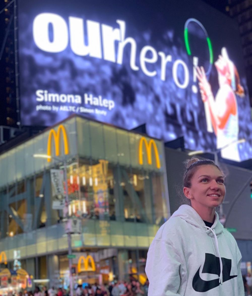 SURPRIZA URIASA pentru Simona Halep in Times Square! Romanca, surprinsa intr-o imagine memorabila dupa meciul cu Gibbs: "Eroina noastra!" FOTO_2