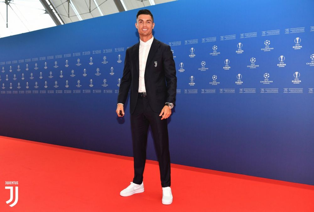 FOTO | Like a boss:) Aparitie de senzatie a lui Ronaldo la tragerea la sorti a grupelor UCL! Cum a aparut imbracat superstarul portughez_4
