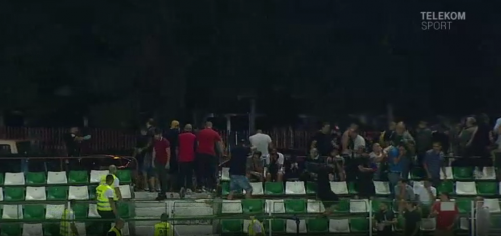 SEPSI - DINAMO: Galeria dinamovista, evacuata cu gaze lacrimogene din stadion! Scandal la Sfantu Gheorghe. FOTO_4