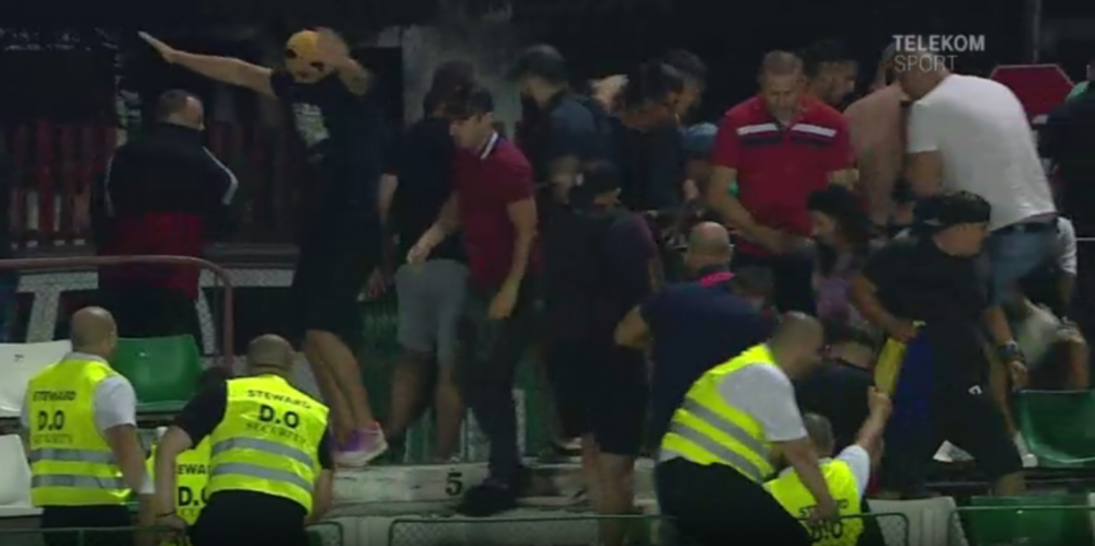 SEPSI - DINAMO: Galeria dinamovista, evacuata cu gaze lacrimogene din stadion! Scandal la Sfantu Gheorghe. FOTO_9