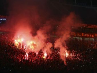 
	VIDEO | Prezentare de Champions League! Falcao, primit ca un adevarat idol la Galata! Peste 40.000 de turci in tribuna la prezentarea starului columbian! Atmosfera de zile mari la Istanbul
