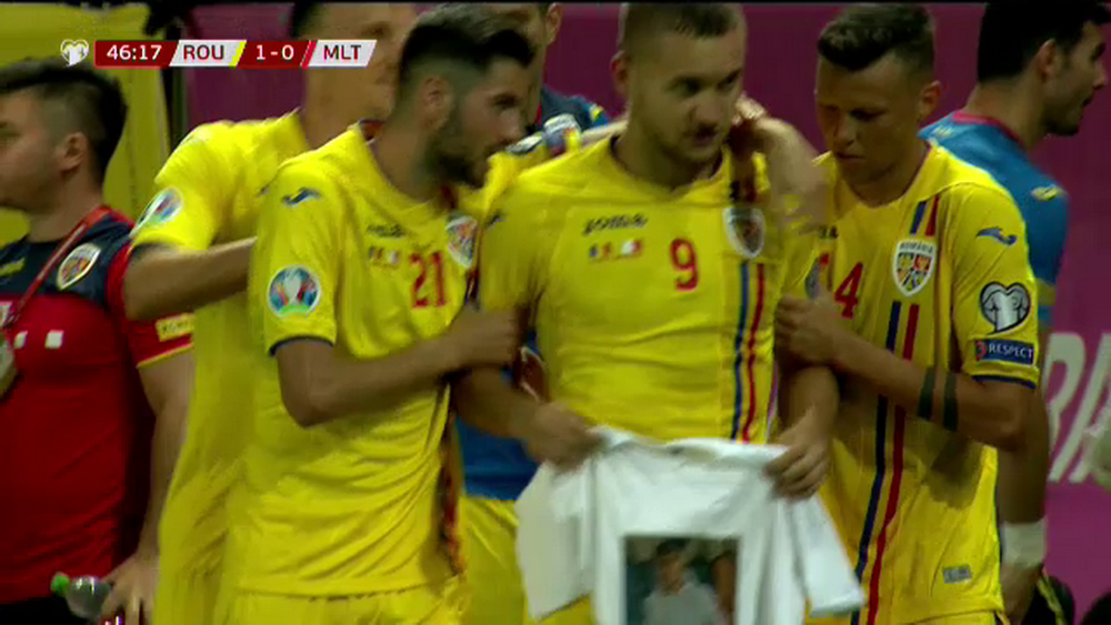 ROMANIA - MALTA: Cui i-a dedicat George Puscas golul! Atacantul a luat un tricou si l-a aratat catre camera! FOTO_1