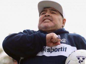 
	Diego Maradona s-a dat din nou in spectacol! INCREDIBIL: ce a putut sa scandeze argentinianul la primul antrenament cu noua echipa
