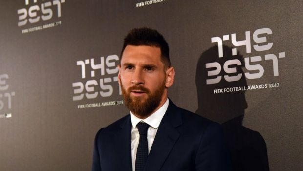 
	Messi, direct in istorie dupa ce a cucerit trofeul FIFA The Best! L-a depasit pe Ronaldo: cate trofee individuale au cele doua staruri ale fotbalului mondial
