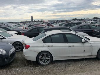 
	Campul cu peste 3000 de BMW-uri noi abandonate! Motivul pentru care masinile ruginesc de ani de zile. FOTO
