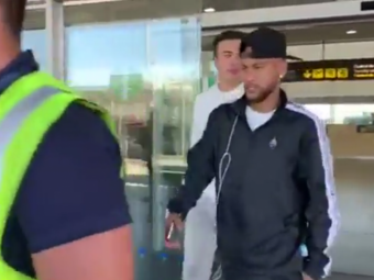 
	Neymar a ajuns la Barcelona! Abia impacat cu seicii de la PSG si cu fanii, brazilianul a plecat in Spania. Motivul
