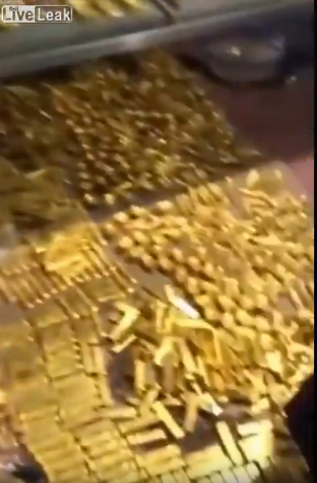 Incredibil: 13 TONE de aur si 34 MILIARDE dolari gasite in beciul unui fost primar! Risca pedeapsa cu moartea_3