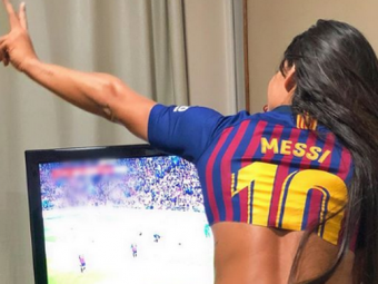 
	Golul lui Messi a facut-o sa sara de pe scaun! Ce imagine a postat Miss Bum Bum in timpul Barca - Sevilla. FOTO
