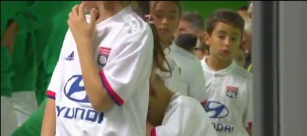 
	ULUITOR! Vi-l imaginati pe Messi ca iese de mana la El Clasico cu fiul sau imbracat in tricoul Realului? Moment incredibil la un meci din Ligue 1! VIDEO
