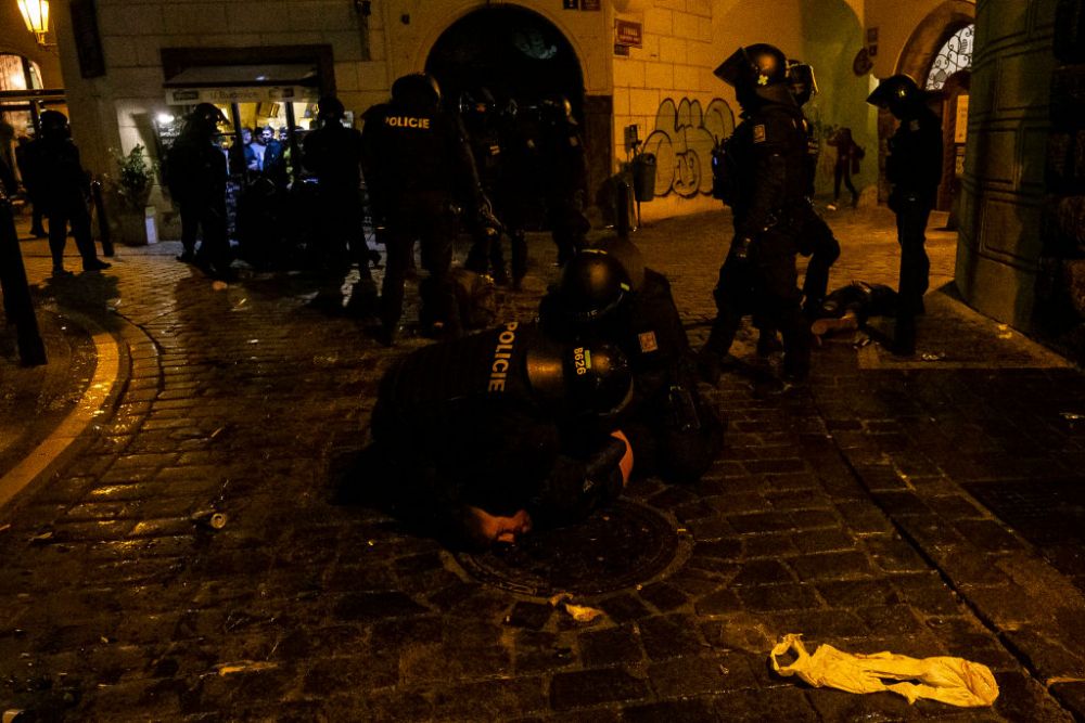 Suporterii englezi au asediat Praga! Imaginile HAOSULUI pe strazile orasului inainte de Cehia - Anglia: 10 fani au fost arestati | GALERIE FOTO_6