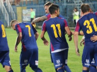 
	SPECTACOL total in CSA Steaua - Rapid FNG! Ros-albastrii au batut cu 10-0 | Jandarmii au intervenit pentru a calma spiritele
