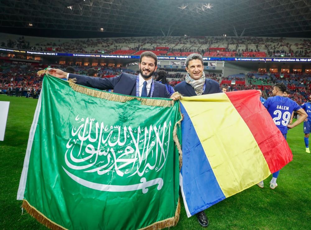 Imaginea de MILIOANE DE LIKE-uri! Ce a facut Razvan Lucescu cu steagul Romaniei, in fata printului saudit, dupa finala ISTORICA din Liga Campionilor Asiei_1