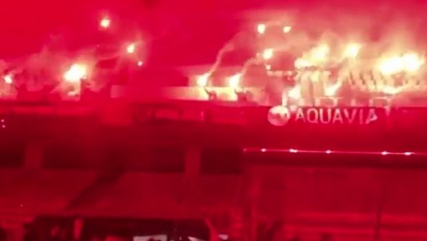 
	VIDEO | IMAGINI DEMENTIALE! Fanii lui U Cluj AU APRINS stadionul!

