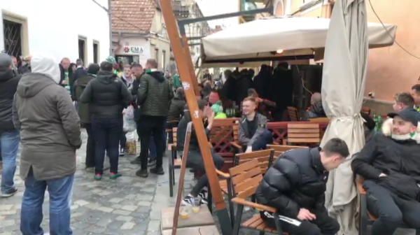 
	VIDEO | Fanii lui Celtic au luat cu asalt barurile din Cluj! Cate bilete s-au vandut pentru meciul de diseara si cat costa tichetele
