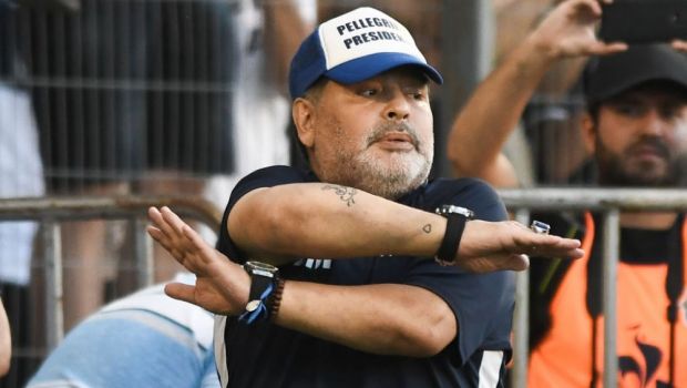 INCREDIBIL! Maradona mai furios ca niciodata! Argentinianul a TIPAT la copiii care ii cereau autografe: &quot;Sa va duceti la naiba!&quot;