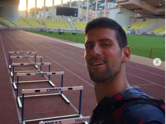 
	VIDEO: DJOKOVIC SE REINVENTEAZA | Cum s-a descurcat Novak Djokovic la proba de sarit garduri pe stadionul din Monaco
