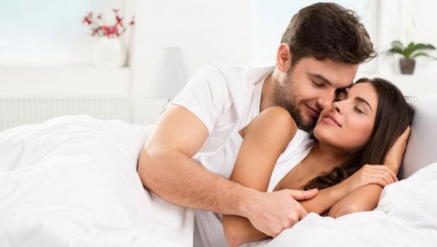 Cele 7 semne secrete ca o femeie vrea sa faca sex cu tine