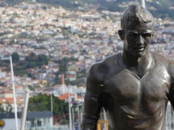 
	Toate drumurile duc la Ronaldo! In orasul natal al portughezului, totul ii poarta numele: de la parcari si pana la hoteluri! FOTO din Madeira
