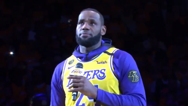 
	Abia s-a abtinut sa NU PLANGA! Discursul EMOTIONANT al lui LeBron de la meciul lui LA Lakers cu Portland! VIDEO
