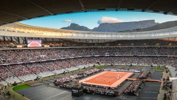
	RECORD MONDIAL DOBORAT de Federer si Nadal! | IMAGINI ULUITOARE cu un stadion de fotbal umplut pentru un meci jucat de legendele tenisului
