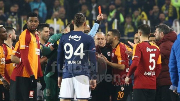 FOC in derby-ul din Istanbul!!! NEBUNIE pe strazi! Galatasaray a batut-o acasa pe Fenerbahce pentru prima data dupa 21 de ani! Ce s-a intamplat pe stadion