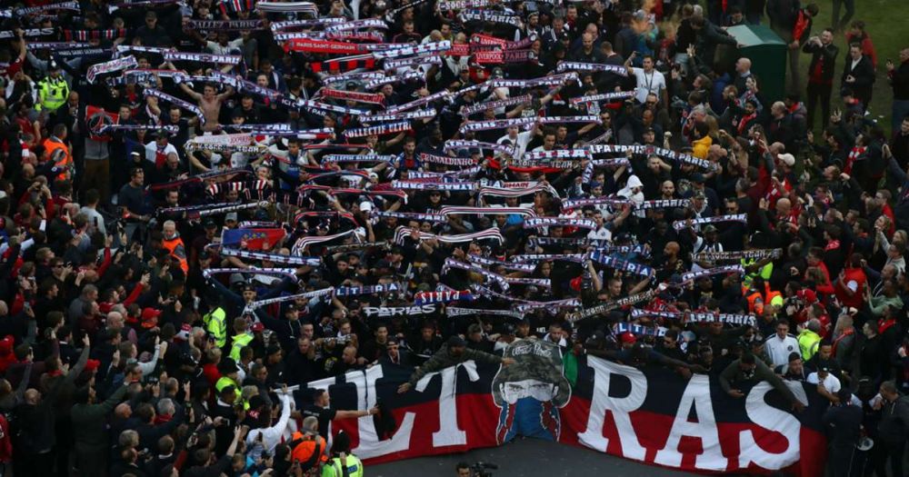 Mbappe si Neymar, criticati dur de suporterii lui PSG! Ce banner au afisat fanii la ultimul meci din Ligue 1_1