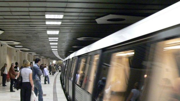 
	Scene INCREDIBILE la o statie de metrou din Bucuresti! Fanii Rapidului ar fi scuipat si ar fi bruscat un barbat de origine asiatica de teama coronavirusului! Ce s-a intamplat
