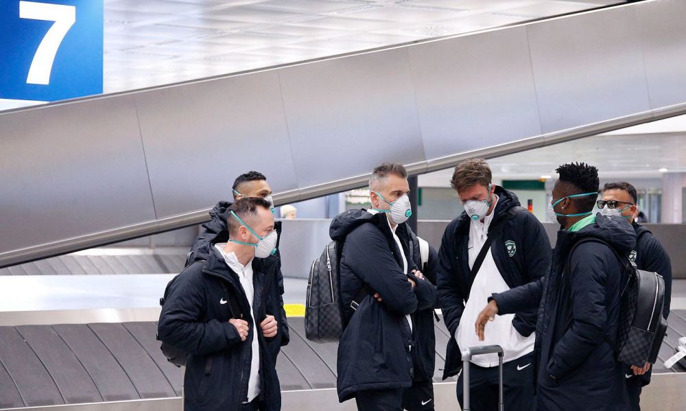TREMURA din cauza coronavirusului! Mai aveau putin si isi puneau masti de GAZE! Cum au aparut romanii de la Ludogoret pe aeroportul din Milano de frica epidemiei ucigase! VIDEO_2