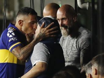 
	Imagini SENZATIONALE cu Tevez si Maradona! Boca Juniors a luat al 27-lea titlu din istorie, iar cei doi si-au dat un PUPIC! :) Cum au fost surprinsi
