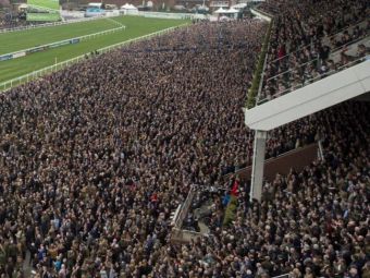 
	Sfideaza coronavirusul! Peste 70 000 de oameni s-au strans astazi la un festival ISTORIC de curse de cai din Anglia
