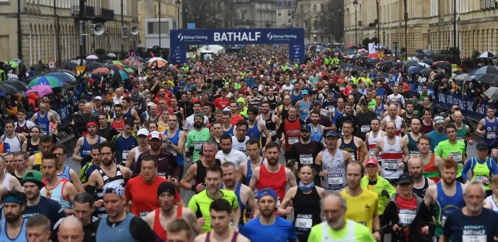 In plina pandemie, 6200 de englezi au alergat la un maraton! Spaniolii au luat FOC cand au vazut imaginile: "Fac mereu lucrurile diferit, se stie de secole!"_2