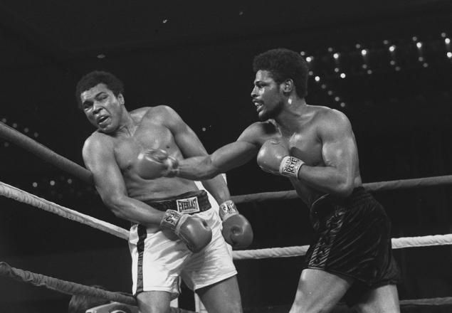 Singurul boxer care i-a luat titlul mondial lui Muhammad Ali in ring se lupta acum pentru viata sa_4