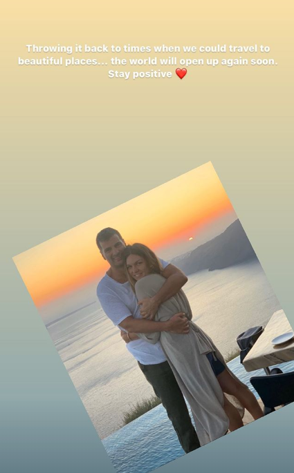 Simona Halep s-a logodit cu Toni Iuruc! Imaginea in care campioana en-titre de la Wimbledon radiaza de fericire si le arata apropiatilor inelul _5