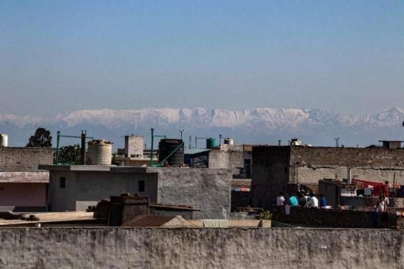 Imagini EXTREM DE RARE din India! Au scapat de poluare, iar acum pot vedea muntii Himalaya cu ochiul liber dupa 30 de ani_2