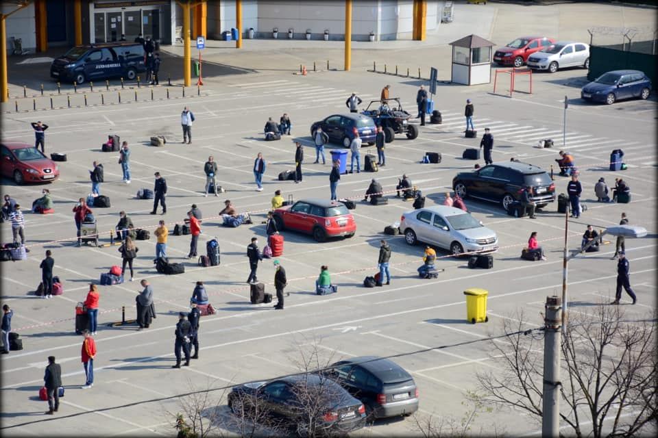 Imagini IREALE surprinse azi pe aeroportul din Cluj, la o zi dupa ce 2000 de oameni s-au imbulzit intr-un haos general! Ce s-a intamplat acum cateva minute_1