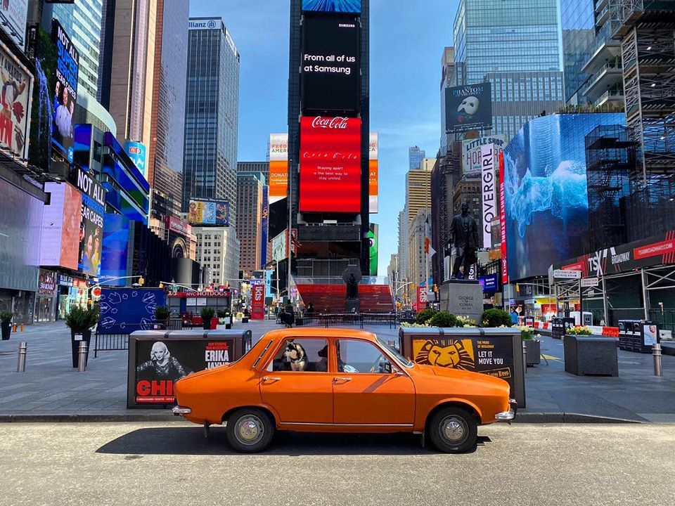 O masina Dacia 1300 este vedeta pe strazile pustii de la New York! Imagini incredibile din "orasul care nu doarme niciodata"_3