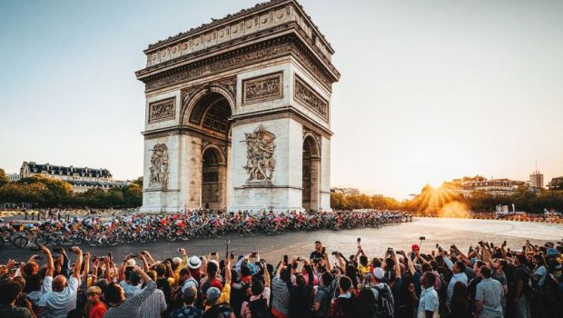 
	Turul Frantei a fost amanat pana la sfarsitul lunii august din cauza coronavirusului
