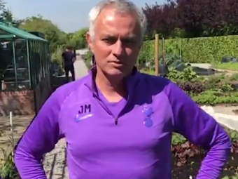 
	Jose Mourinho va livra alimente pentru persoanele izolate din cauza Covid-19! VIDEO cu managerul lui Tottenham direct din gradina! Ce spune despre gestul sau
