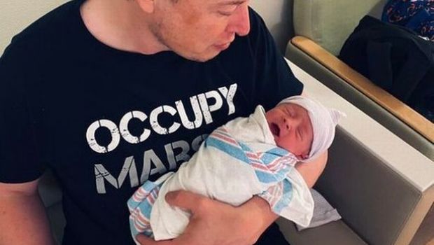 
	Elon Musk e tata la 48 de ani! Ce nume incredibil se gandeste sa-i puna fiului sau! Stirea care face inconjurul Planetei
