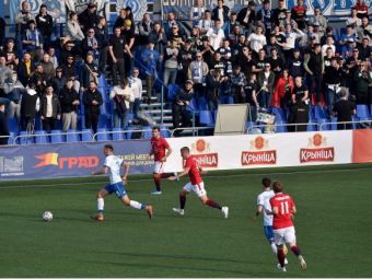 
	In Belarus timpul a stat in loc, se joaca fotbal cu spectatori si fotbalistii se imbratiseaza dupa fiecare gol! Nicio masca de protectie nu s-a vazut pe stadion
