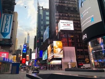 
	&quot;Ceasul mortii al lui Trump&quot; | Imagini INCREDIBILE cu celebrul Times Square din New York! Ce este afisat
