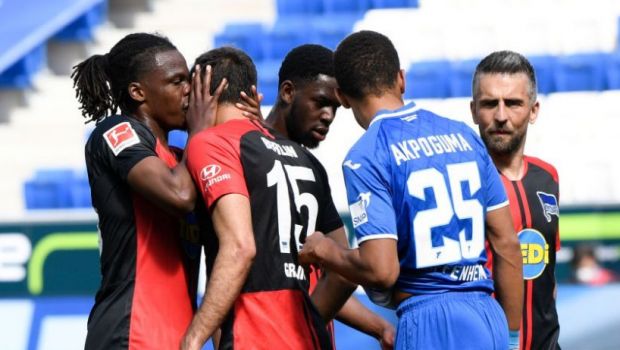 
	Liga germana a anuntat ce se intampla cu jucatorii care s-au PUPAT dupa primul meci din Bundesliga! Fotbalistii Herthei au incalcat regulile de distantare

