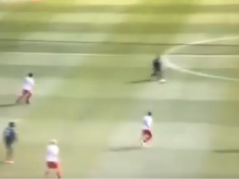 
	Gol DE SENZATIE in Bundesliga! Un fotbalist de la Mainz a luat mingea de la mijlocul terenului si a DRIBLAT TOT | VIDEO
