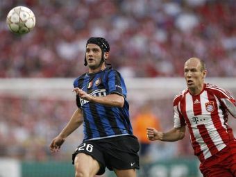 
	Italienii nu au uitat de Chivu! Fostul international roman a fost inclus intr-un 11 al celor mai buni fotbalisti din Europa de Est care au jucat in Serie A

